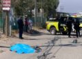 Muere ciclista arrollado por chofer de transporte de personal en Pozos