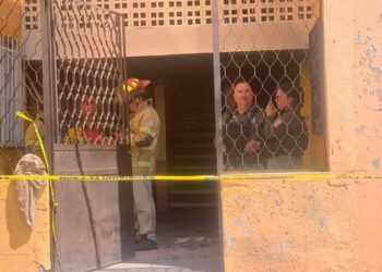 Muere una jovencita en incendio de condominio