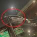 VIDEO: Momento exacto en que un auto sube puente peatonal en Naucalpan