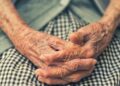Reportan hasta tres casos mensuales de abandono de adultos mayores en Graciano Sánchez