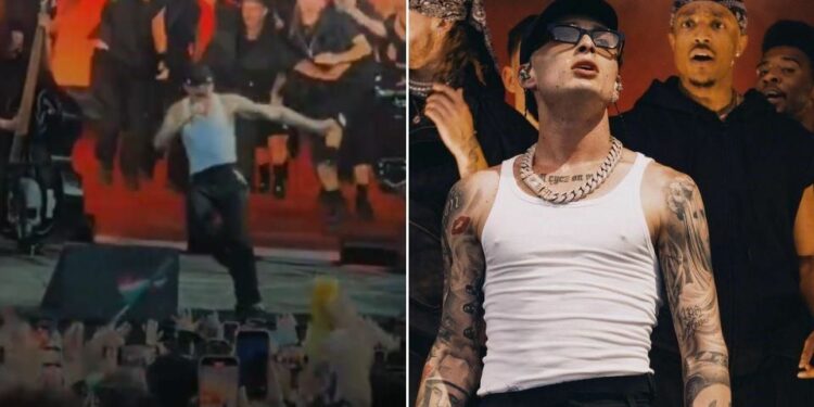 VIDEO: Peso Pluma se fracturó un pie mientras cantaba en un festival en Nueva York