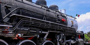 VIDEO: Llegó a SLP emblemática locomotora de vapor “Empress 2816”
