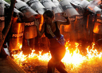 Suman 11 muertos en protestas de Venezuela