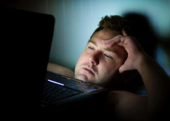 Por qué dormir poco aumenta el riesgo de padecer demencia