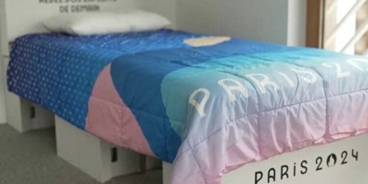Atletas critican todo de la Villa Olímpica en París: Comparten 2 baños entre 10 y las camas son ‘de piedra’