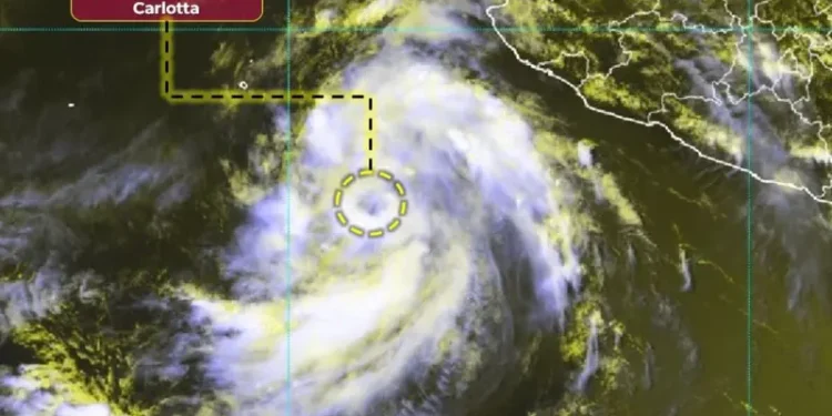 Se forma la tormenta tropical Carlotta en el Pacífico mexicano
