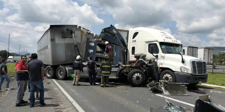 Un muerto y ocho lesionados en la carretera 57 luego de un choque múltiple