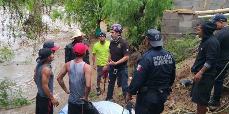 Pierde la vida al ser arrastrada por la corriente