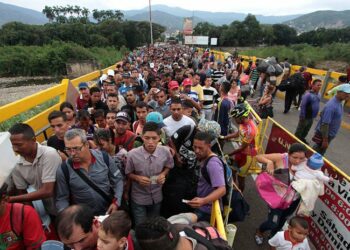 Para miles de venezolanos, la decisión de quedarse o huir de su patria depende de una sola fecha: el 28 de julio.