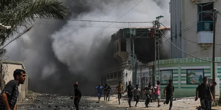 Un ataque israelí contra una escuela en Gaza “mata a 30 personas”