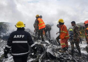 Dieciocho personas murieron en un accidente de avión en Nepal y sólo el piloto sobrevivió