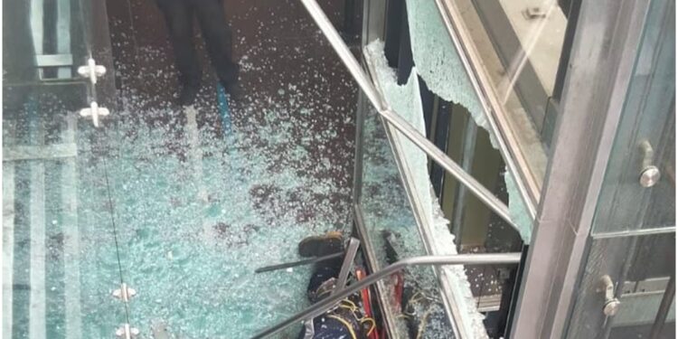 Trabajador de limpieza muere tras caer de elevador del monumento a la Revolución