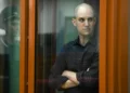Periodista estadounidense acusado de espionaje es condenado a 16 años de cárcel en Rusia