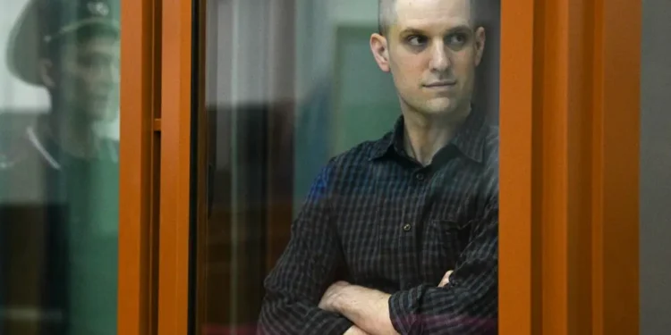 Periodista estadounidense acusado de espionaje es condenado a 16 años de cárcel en Rusia