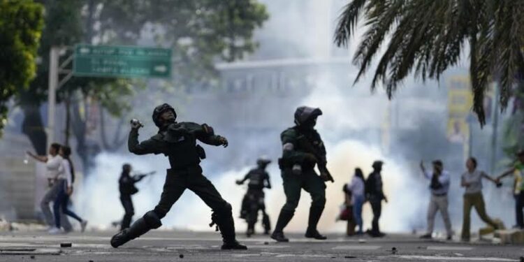 Maduro comenzó una mega cacería política y una brutal represión