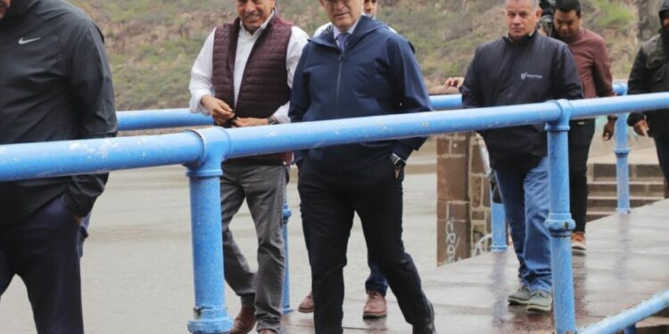 Limpian de lirio la presa San José y la dejan las lluvias al 46 por ciento de su capacidad
