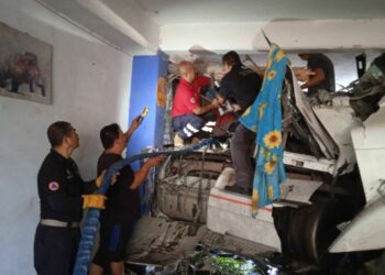 No se reportaron muertes tras choque de tráiler en la Carretera 57