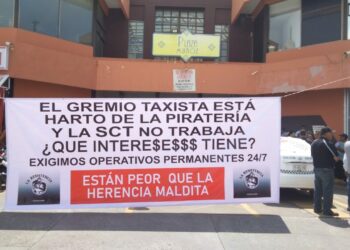 Taxistas bloquean Muñoz para exigir un alto a la piratería