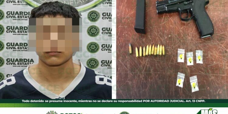 Joven de apenas 18 años es detenido en Eje Vial con cartuchos y cristal