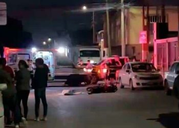 En Soledad, camión urbano arrolló a dos menores que viajaban en motocicleta, uno de ellos falleció