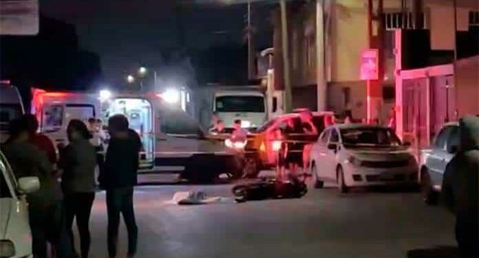 En Soledad, camión urbano arrolló a dos menores que viajaban en motocicleta, uno de ellos falleció
