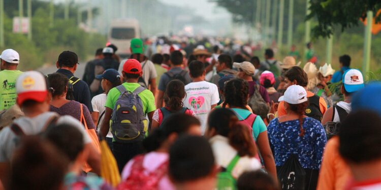 Más de 3 mil migrantes salen de Tapachula rumbo a la CDMX