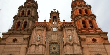 VIDEO: Persona daño pintura con más de 200 años de antigüedad en la Catedral Metropolitana