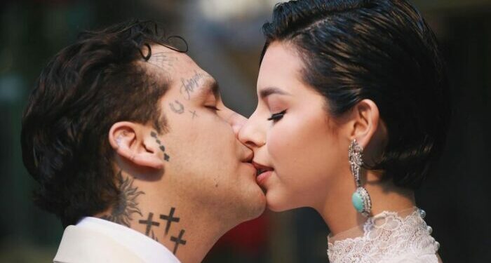 Christian Nodal publica primeras fotos con Ángela Aguilar como recién casados
