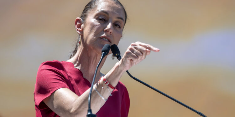 Migración no es asunto de crimen y no se resuelve con muros: Sheinbaum a Trump