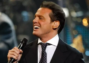 Joven que vendía boletos para concierto de Luis Miguel es arrestado