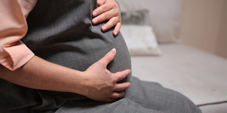 Detienen a una exjueza acusada de buscar a mujeres embarazadas sin recursos para vender sus bebés