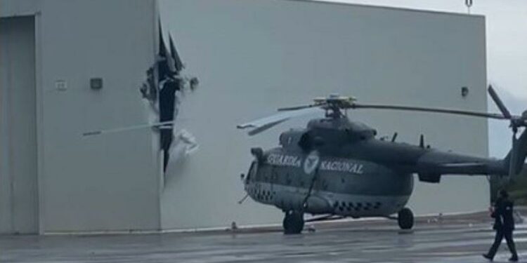 Helicóptero de la Guardia Nacional tiene un percance con hangar del aeropuerto ‘Ponciano Arriaga’