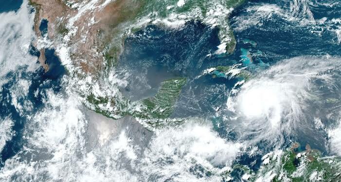 Esperan Beryl impacte México como huracán categoría 1