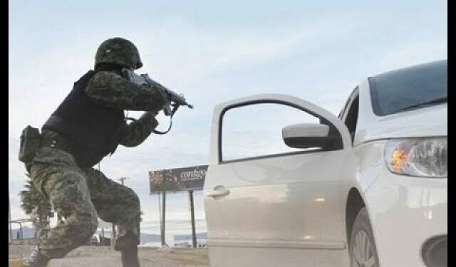 Militares confunden a conductor de Uber y le disparan en más de 12 ocasiones