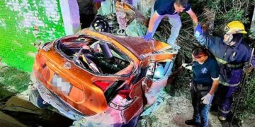 Después de robar una camioneta, ladrones mueren en choque volcadura en la carretera a Matehuala