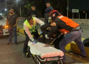 Motociclista resulta lesionado tras derrapar en carretera a Rioverde