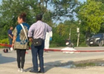 Muere un motociclista embestido por chofer de autobús