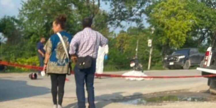 Muere un motociclista embestido por chofer de autobús