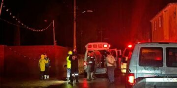 Rescatan de una inundación a una familia en la Loma Prieta