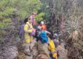 Rescatan a tres senderistas atrapados en sierra de San Miguelito
