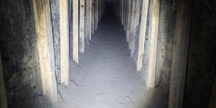 Detectan túnel clandestino de 85 metros para huachicol