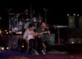 VIDEO: Coldplay sorprende al invitar a Michael J. Fox a tocar la guitarra en Glastonbury
