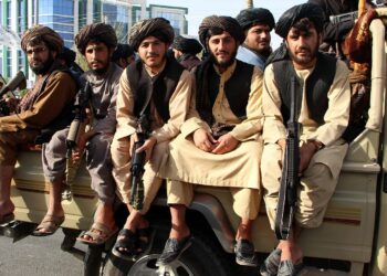 Los talibanes han prohibido que las mujeres hablen en público