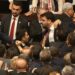 VIDEO | Pelea en el Parlamento de Turquía: discusión sobre un ex legislador encarcelado terminó en golpes