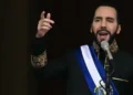 Bukele es la figura principal en la portada de la revista TIME y asegura que no buscará ser presidente por tercera vez