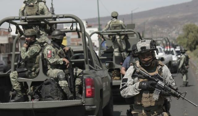 Tres sicarios son abatidos por soldados en la base de las ‘autodefensas’ en Michoacán