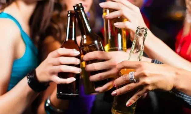 El alcohol causó la muerte de 2.6 millones de personas en el año 2019, según un experto