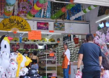 Comercio chino invade el Centro Histórico de SLP