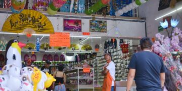 Comercio chino invade el Centro Histórico de SLP