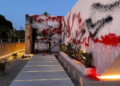 Activistas climáticos pintan de rojo y negro mansión de Messi en Ibiza